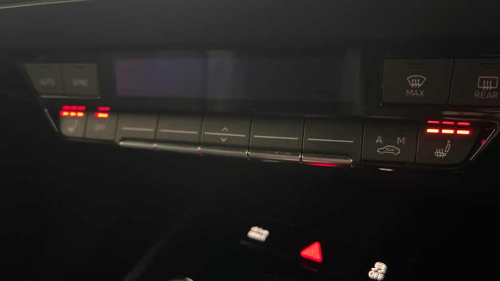 AUDI Q4 Heated seats