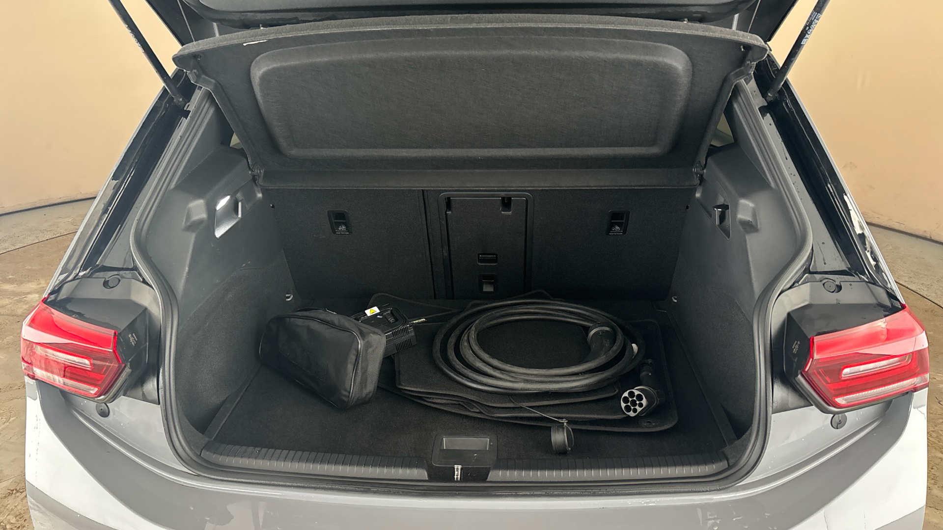 4049540 150kW Family Pro Performance 58kWh 5dr Auto