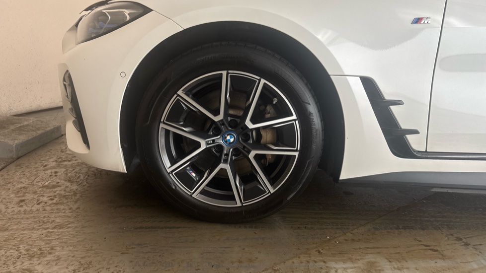BMW I4 Image 17