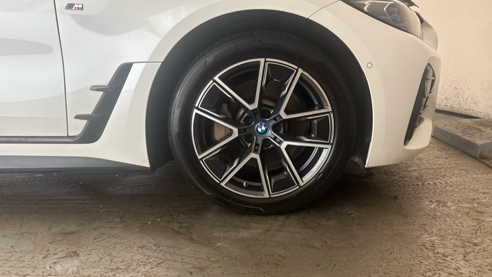 BMW I4 Image 20