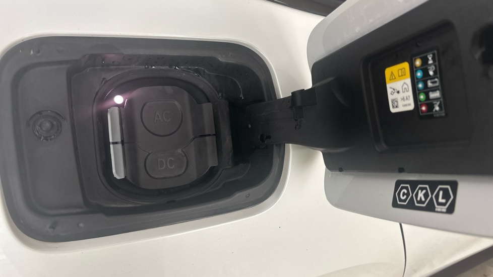 BMW I4 Image 21