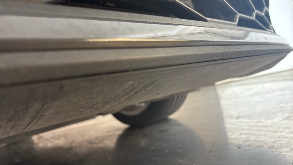 VOLKSWAGEN GOLF scuff