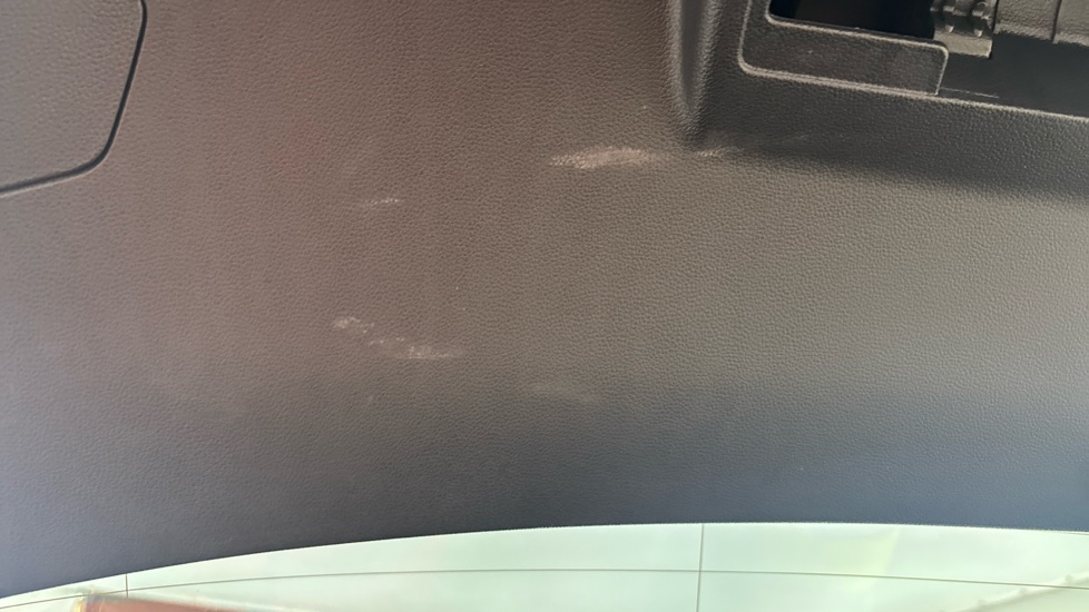 VOLKSWAGEN GOLF scuffed
