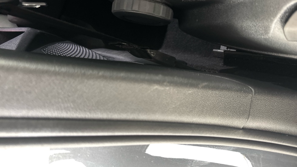 VOLKSWAGEN GOLF scratches
