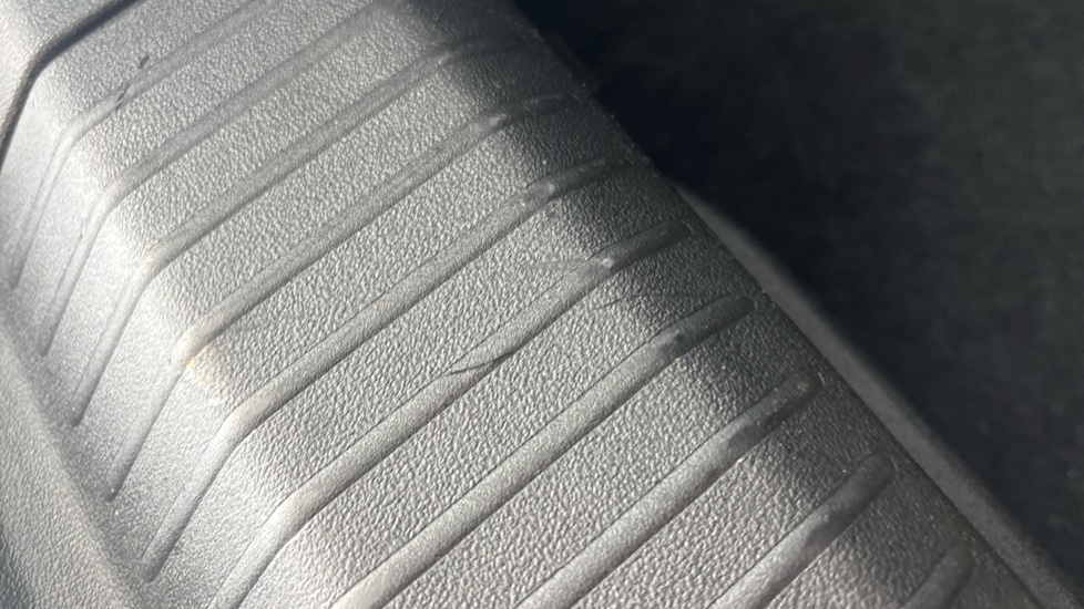 VOLKSWAGEN ID.4 scratches