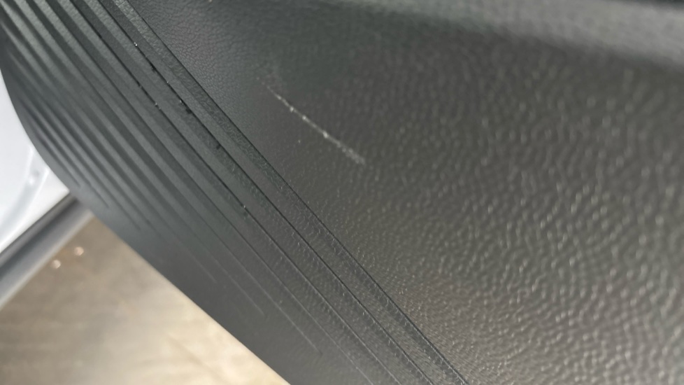 VOLKSWAGEN ID.4 scratches