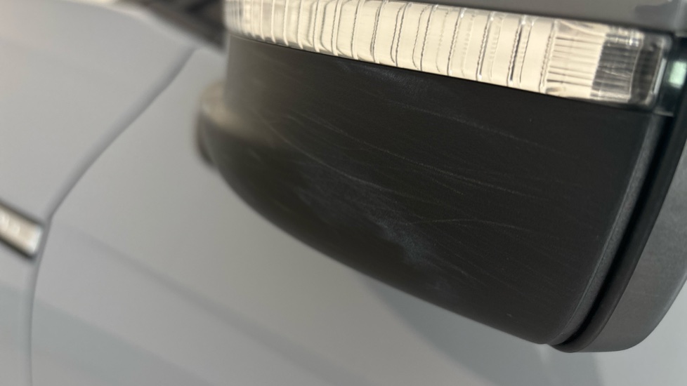 VOLKSWAGEN ID.4 scratches