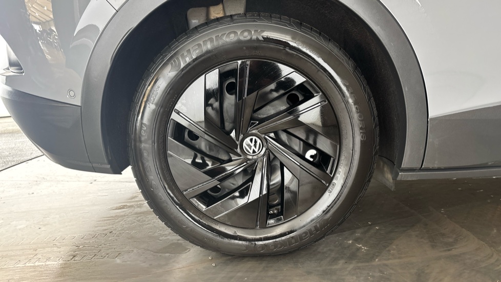 VOLKSWAGEN ID.4 Image 19