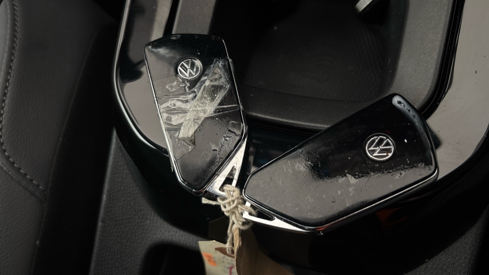 VOLKSWAGEN ID.4 2 keys