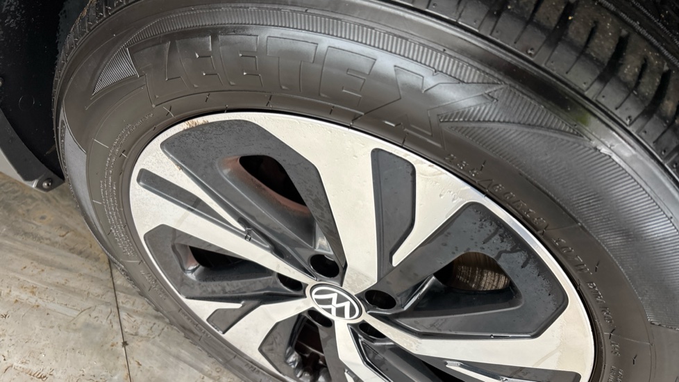 VOLKSWAGEN ID.4 scuff