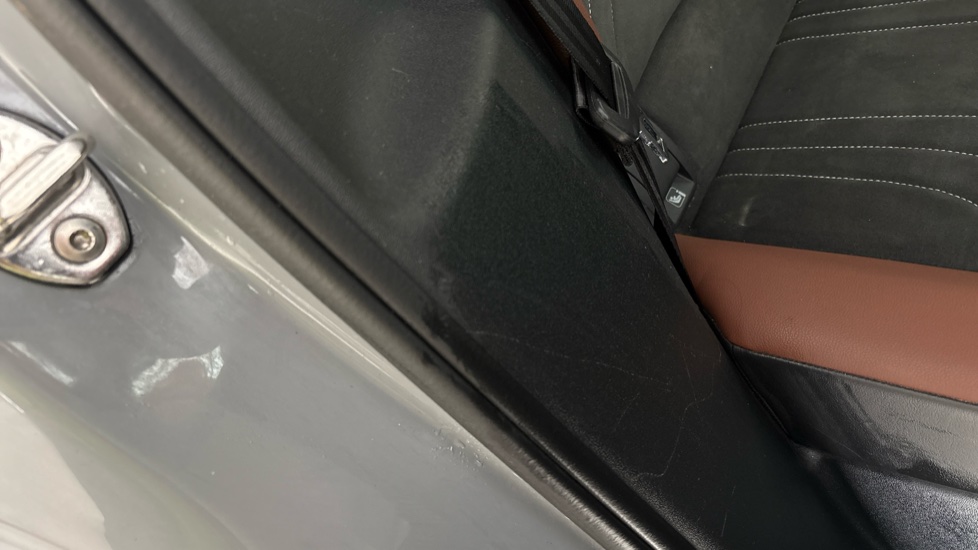 VOLKSWAGEN ID.4 scratches