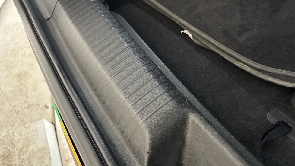 VOLKSWAGEN ID.4 scratches