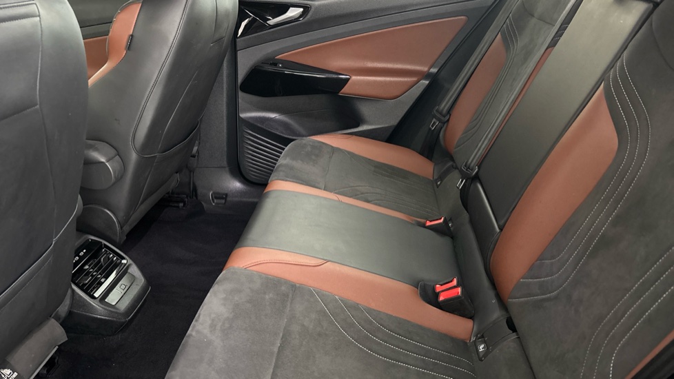 VOLKSWAGEN ID.4 Image 14