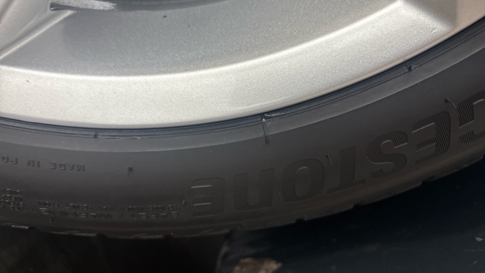 VOLKSWAGEN GOLF scuff