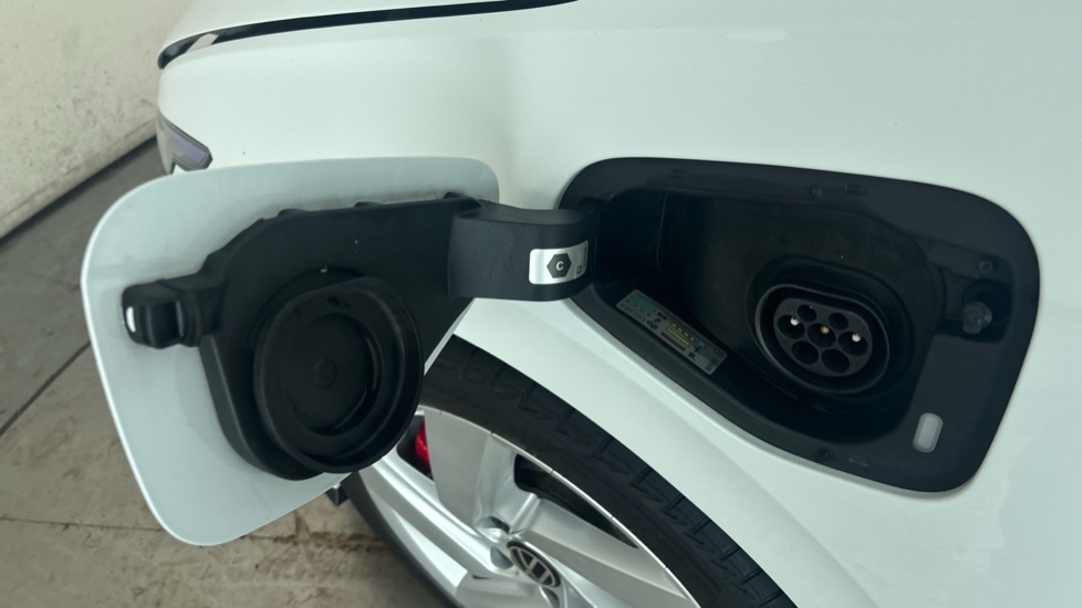 VOLKSWAGEN GOLF Image 21