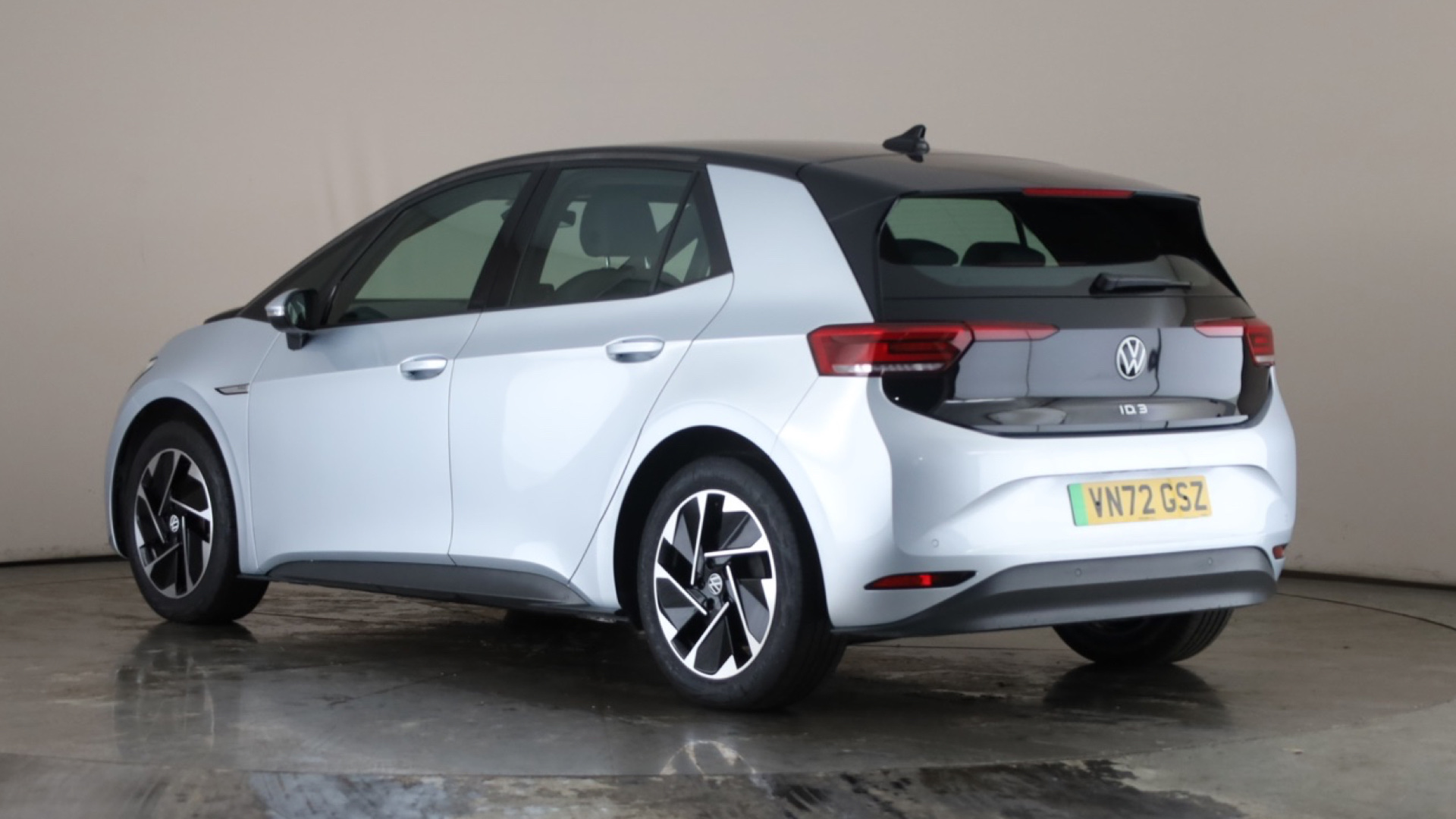 4020675 150kW Life Pro Performance 58kWh 5dr Auto