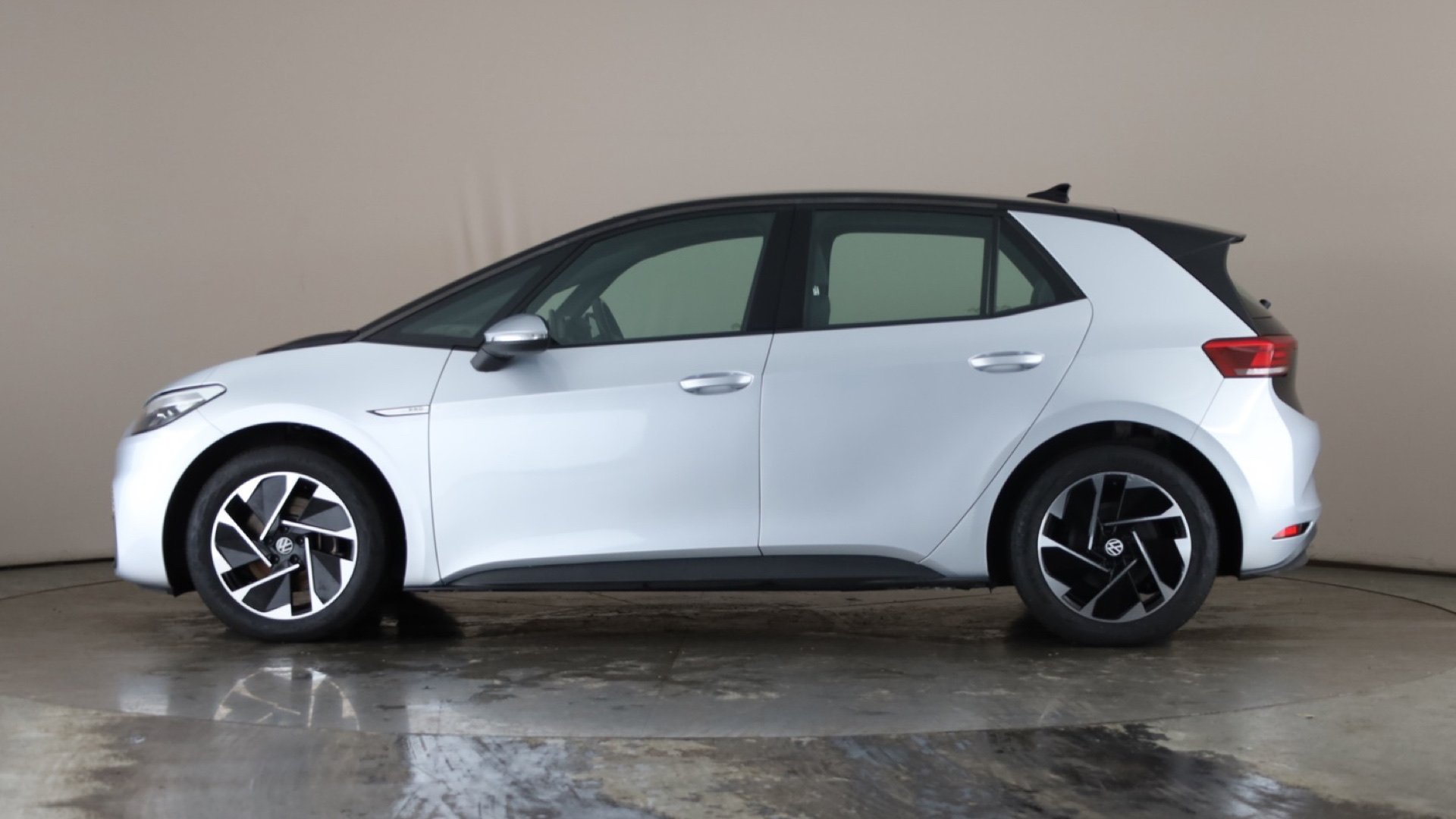 4020675 150kW Life Pro Performance 58kWh 5dr Auto