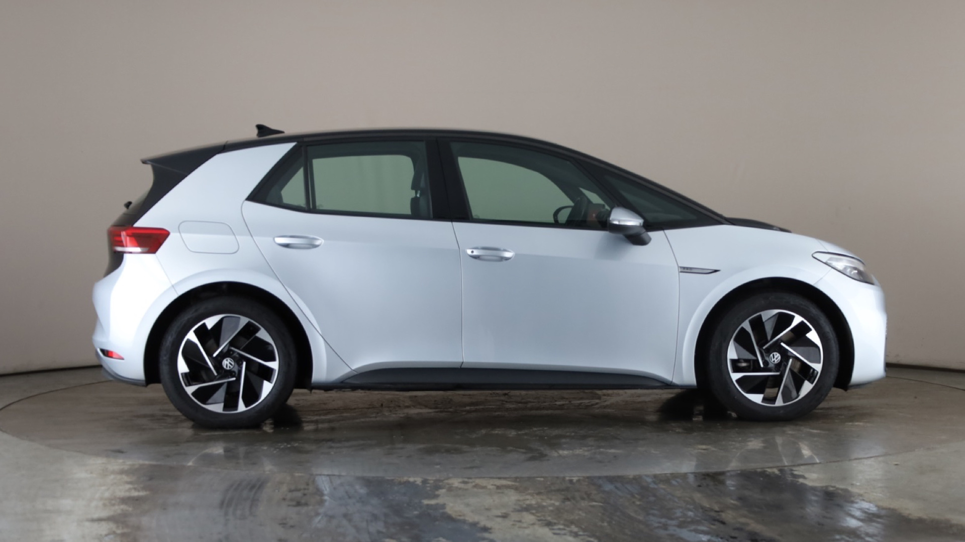 4020675 150kW Life Pro Performance 58kWh 5dr Auto