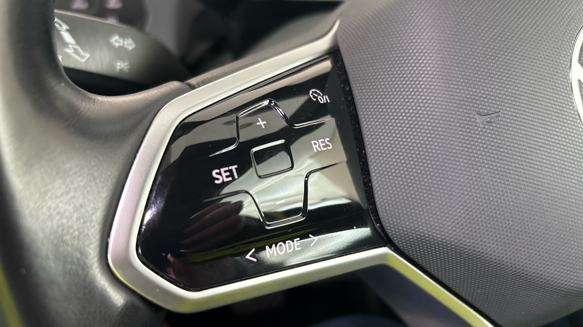 4020675 150kW Life Pro Performance 58kWh 5dr Auto