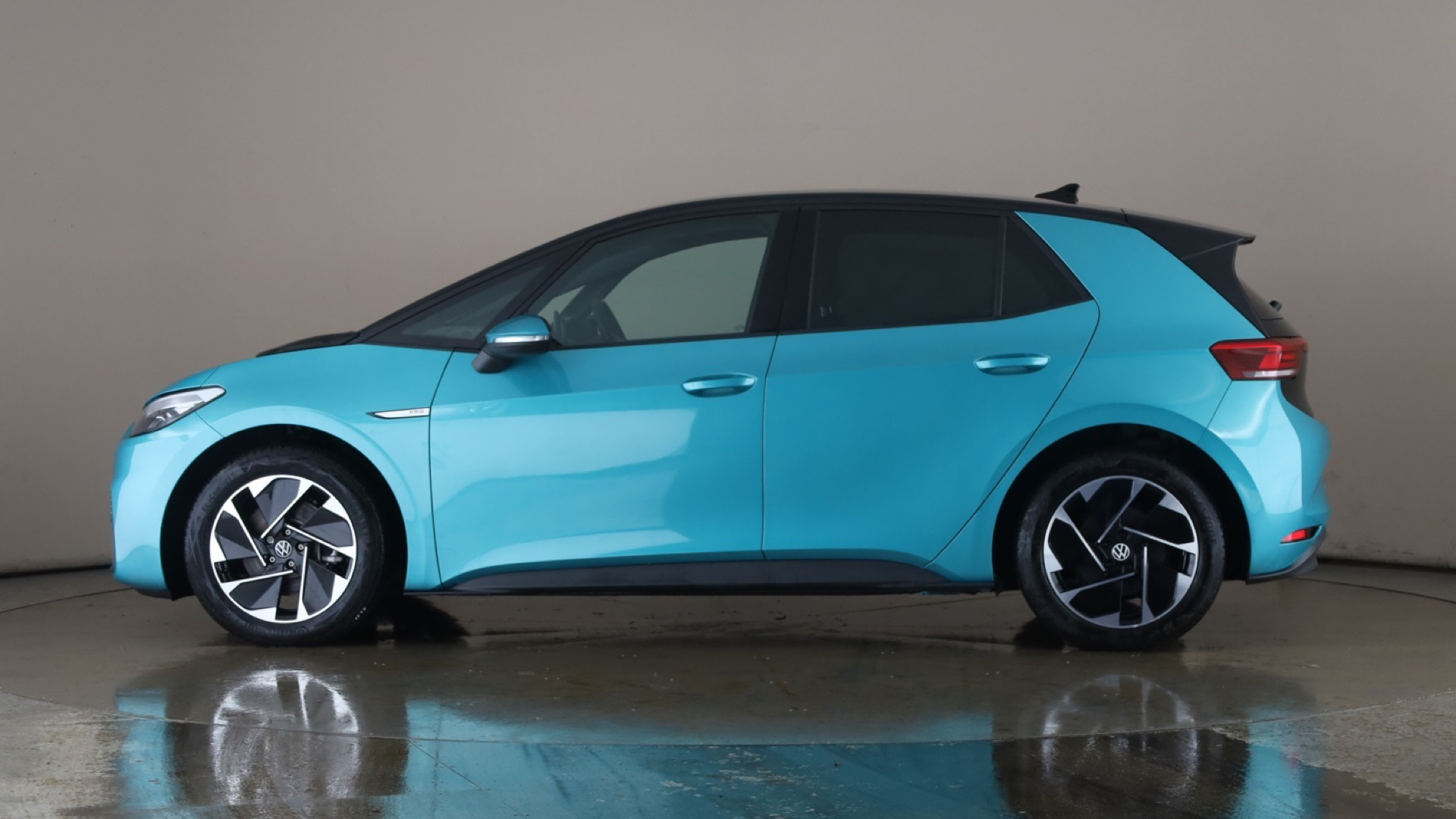 4020913 150kW Life Pro Performance 58kWh 5dr Auto