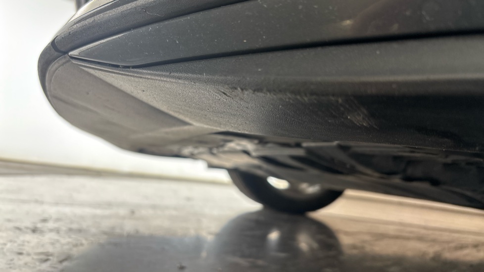 VOLKSWAGEN GOLF scuff