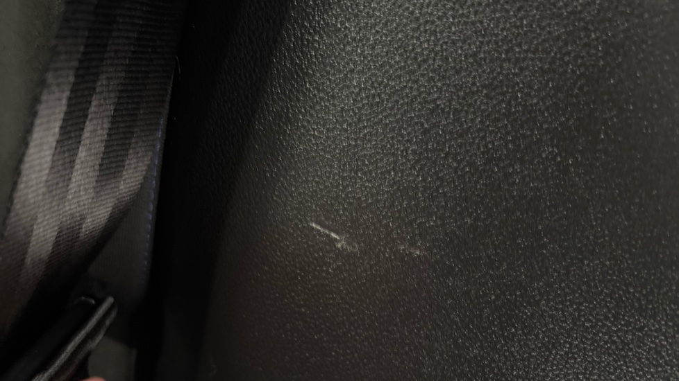 VOLKSWAGEN GOLF scuff