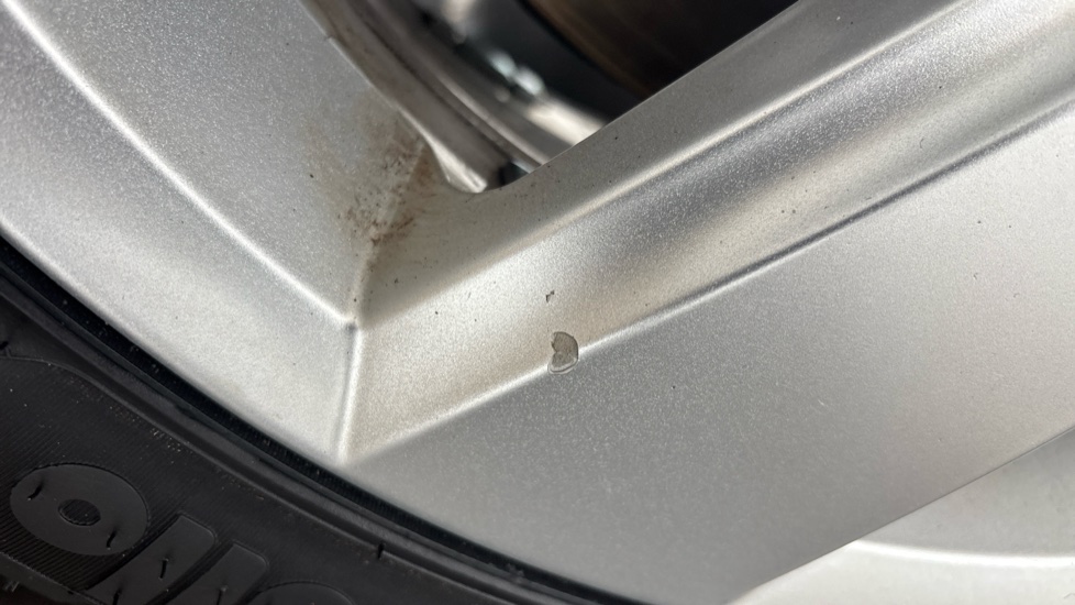 VOLKSWAGEN GOLF scuff