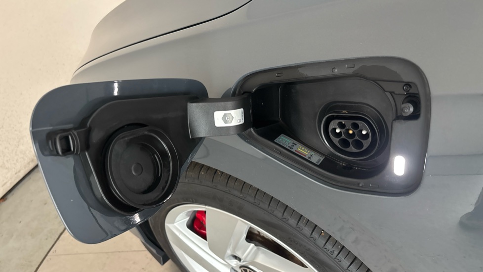 VOLKSWAGEN GOLF Image 21