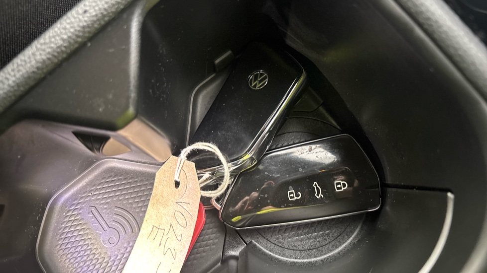 VOLKSWAGEN GOLF two keys