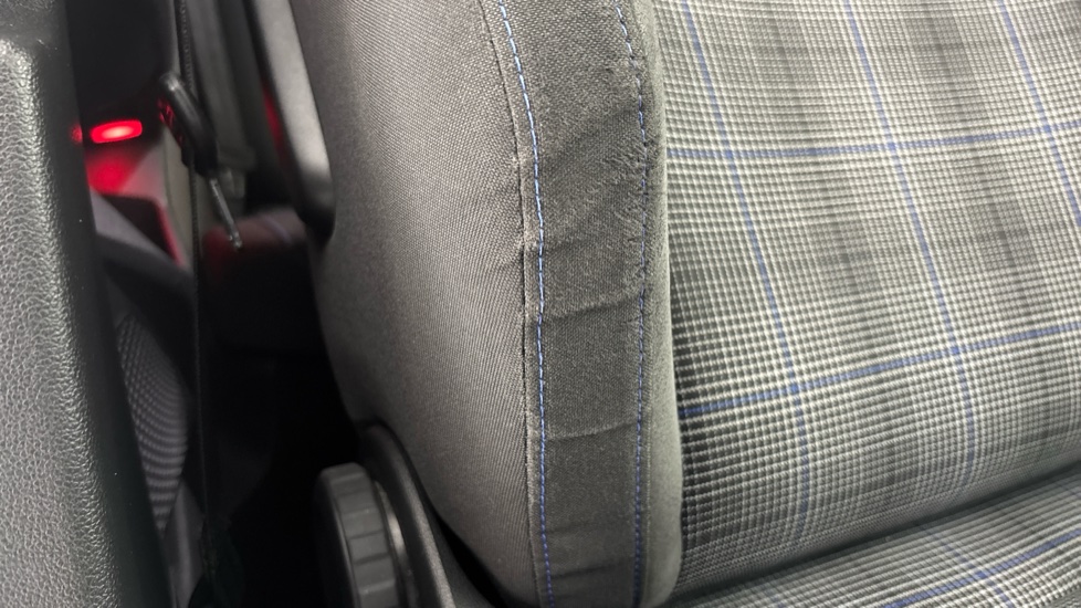 VOLKSWAGEN GOLF Worn
