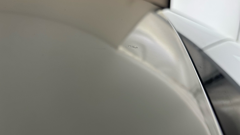 VOLKSWAGEN GOLF Dent and chip