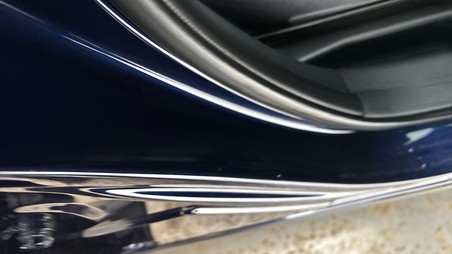 4058397 150kW Touring 71.4kWh 5dr Auto AWD