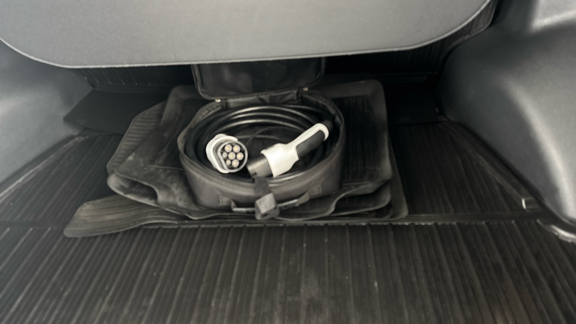 4058397 150kW Touring 71.4kWh 5dr Auto AWD