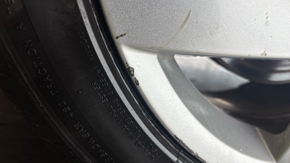 VOLKSWAGEN GOLF Scuff