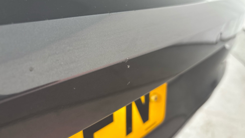VOLKSWAGEN GOLF Chips and scratches