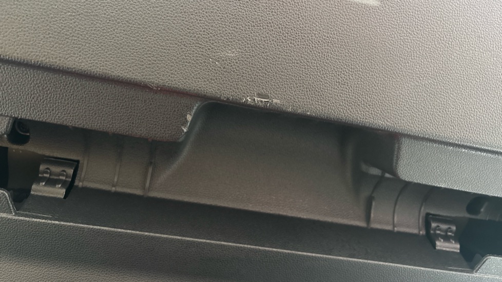 VOLKSWAGEN GOLF Scuff