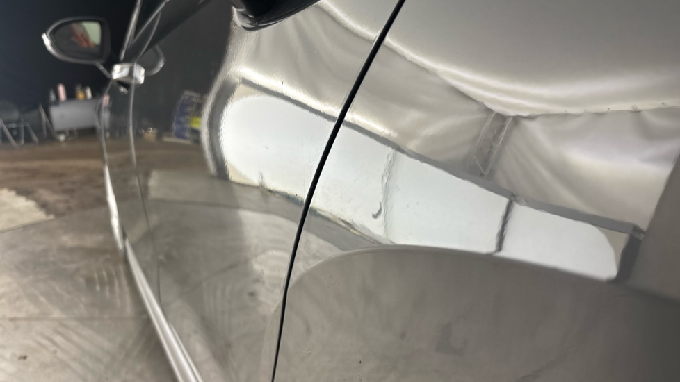 VOLKSWAGEN GOLF Dent