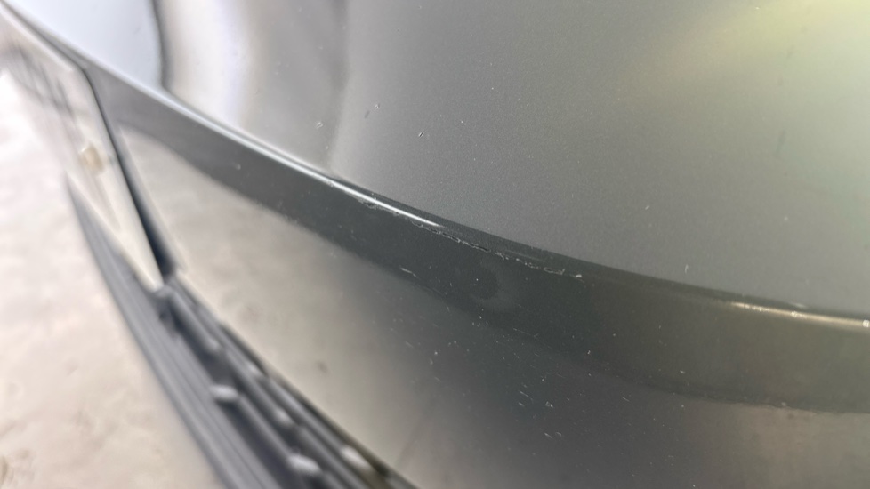 VOLKSWAGEN GOLF Multiple chips and scuff