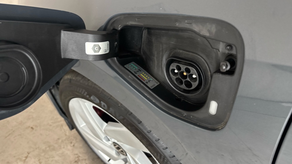 VOLKSWAGEN GOLF Image 21