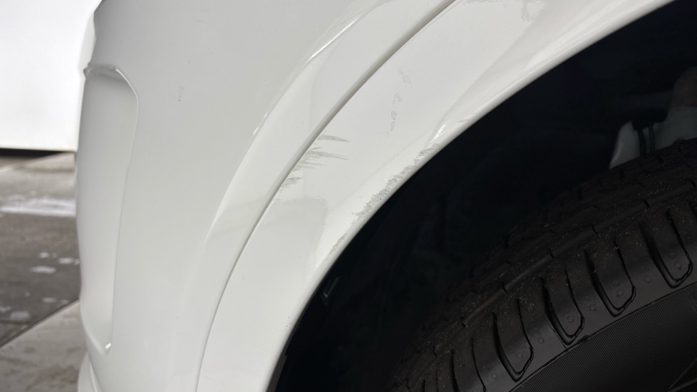 LAND ROVER DISCOVERY SPORT scuff