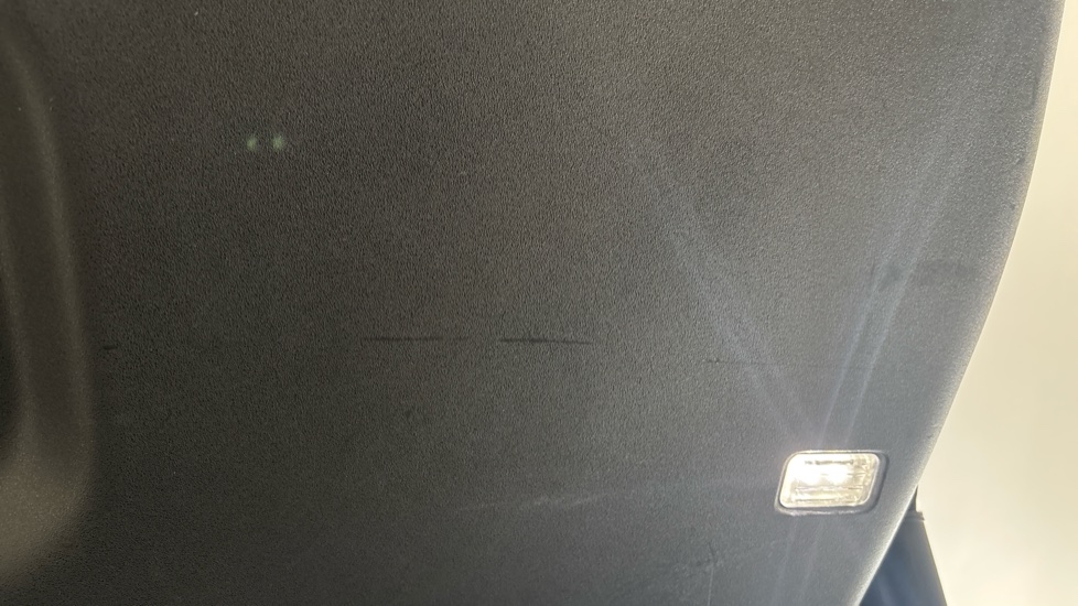LAND ROVER DISCOVERY SPORT scuff