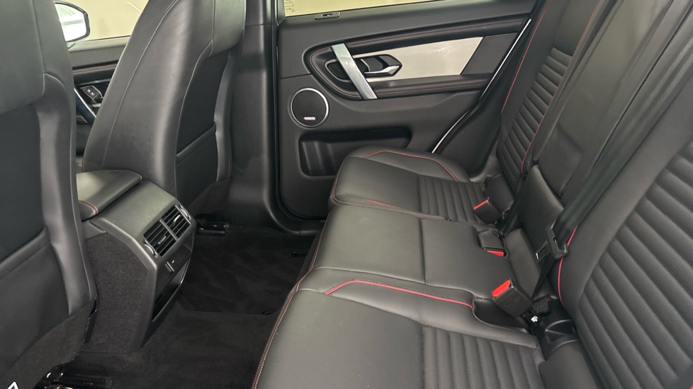 LAND ROVER DISCOVERY SPORT Image 14