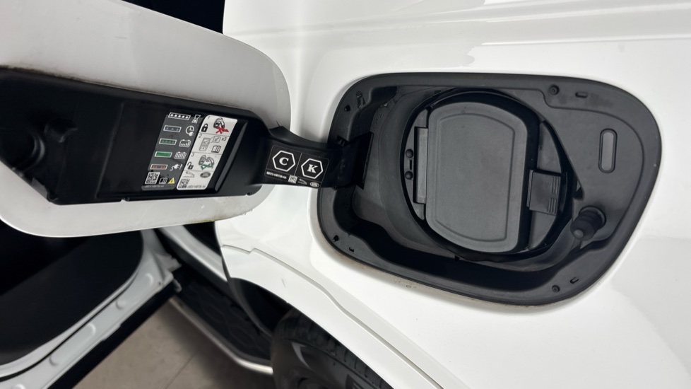 LAND ROVER DISCOVERY SPORT Image 21