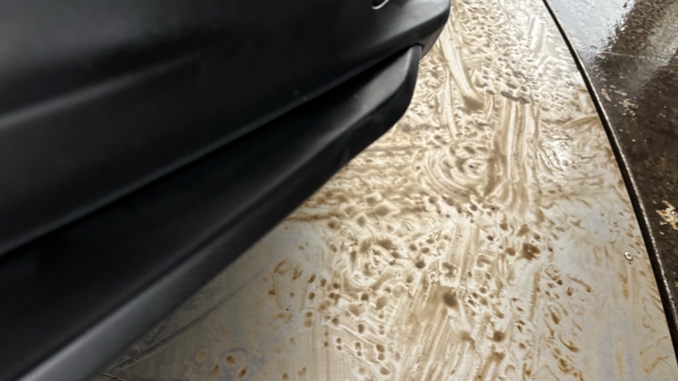 SUBARU SOLTERRA dent