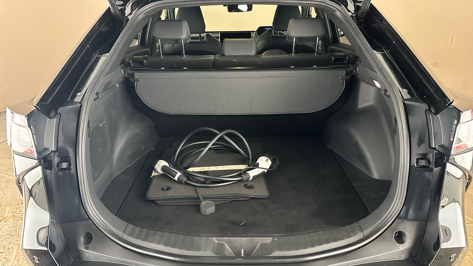 4058608 150kW Touring 71.4kWh 5dr Auto AWD