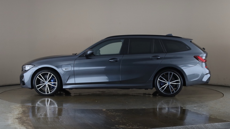 BMW 3 SERIES Image 2