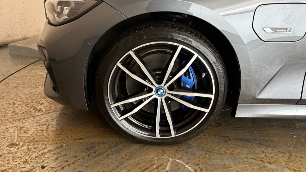 BMW 3 SERIES Image 17