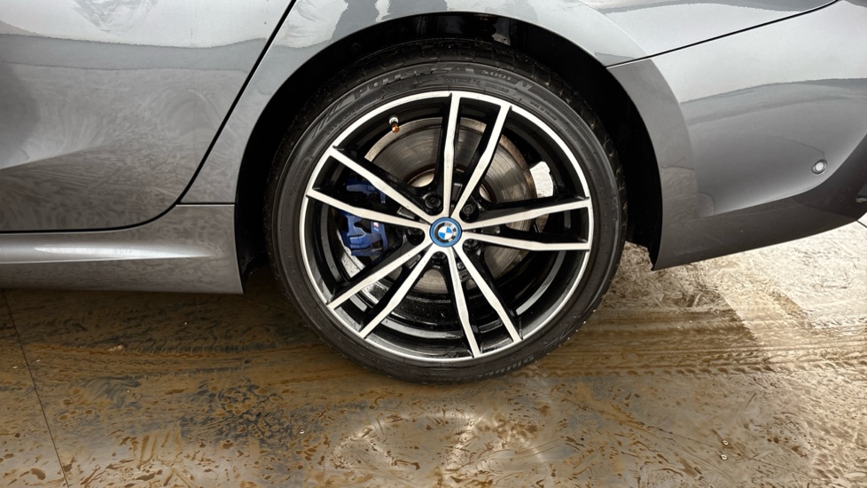 BMW 3 SERIES Image 18