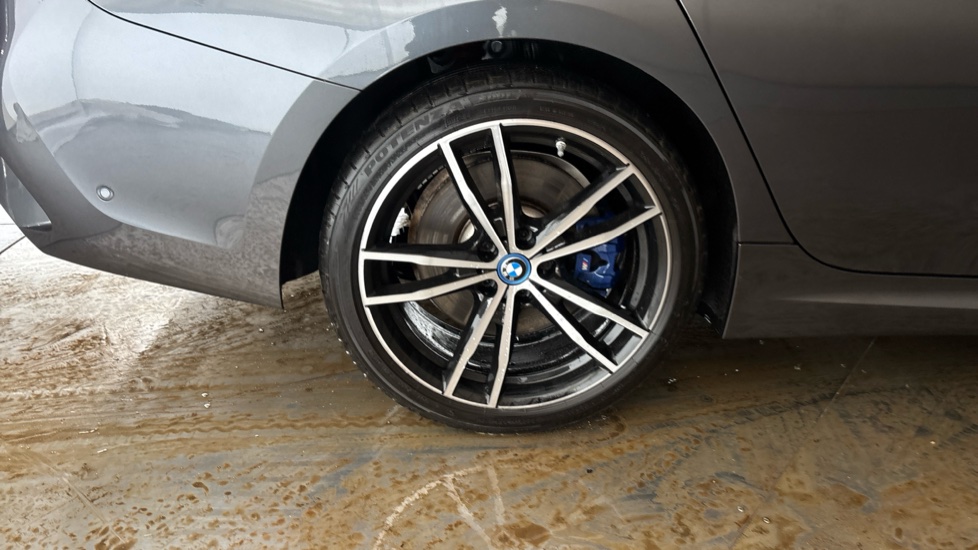 BMW 3 SERIES Image 19