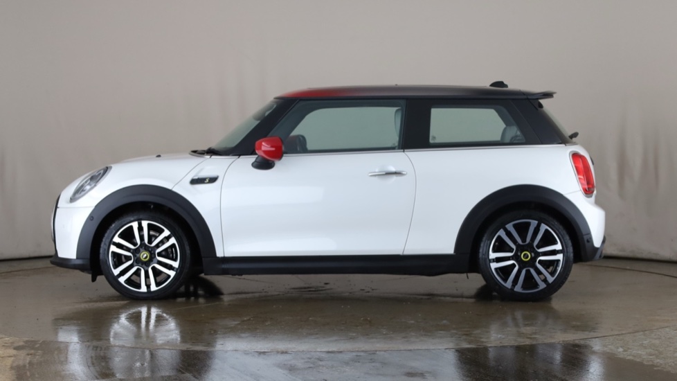 MINI HATCHBACK Image 2